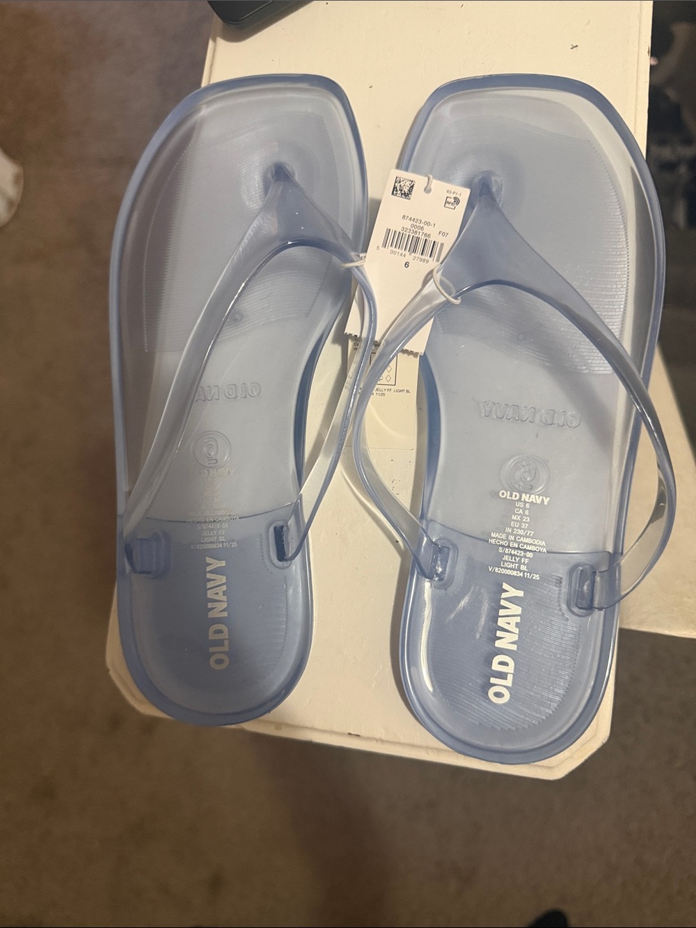 Old Navy Women's Translucent Light Blue Jelly Sandals